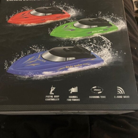 Remote Controlled Racing Boat Set - Picture 3 of 8